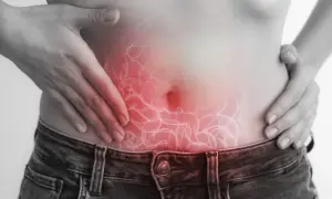 Dolore addominale e gonfiore: possibili sintomi gastrointestinali dell'intolleranza al nichel.