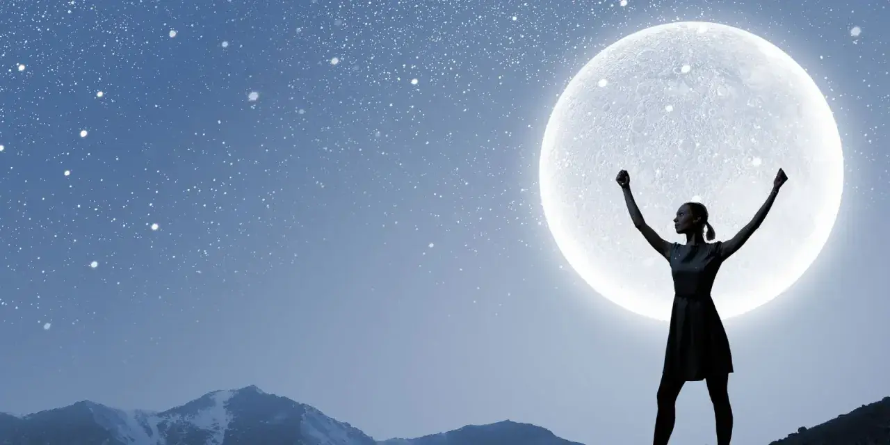 Silhouette di una donna con le braccia alzate, che sembra chiedere un desiderio alla luna piena, sotto un cielo stellato e montagne innevate.
